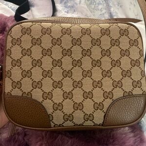 Small tan Gucci crossbody purse